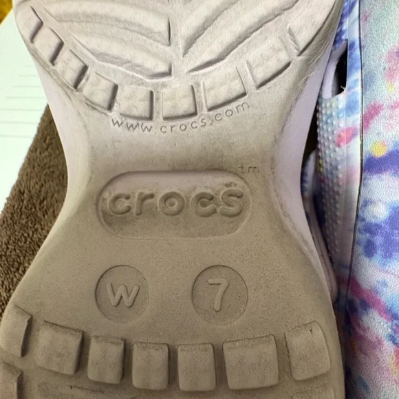 CROCS Women's Tie-Dye Mules - Picture 5 of 7